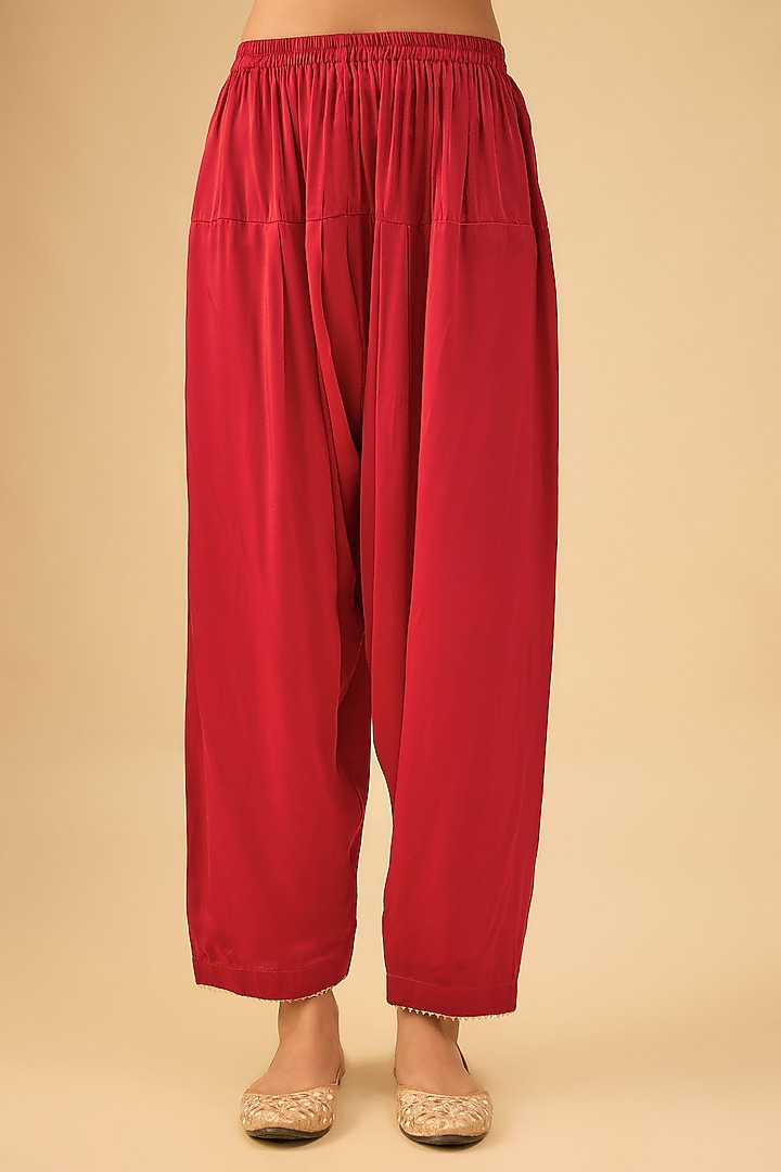 Red Chanderi Silk Kashmiri Tilla Embroidered Kurta Set by Sheetal Batra at Pernia's Pop Up Shop