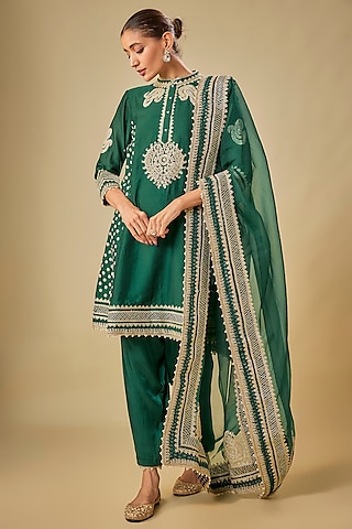 Green Chanderi Silk Kashmiri Tilla Embroidered Kurta Set by Sheetal Batra
