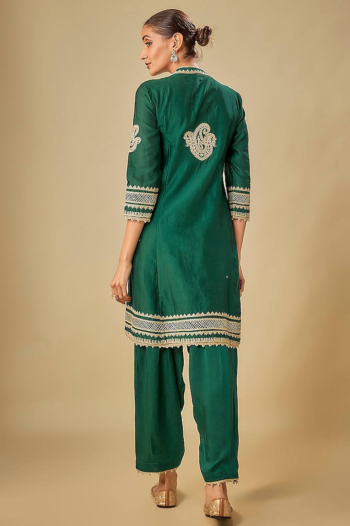 Green Chanderi Silk Kashmiri Tilla Embroidered Kurta Set by Sheetal Batra at Pernia's Pop Up Shop
