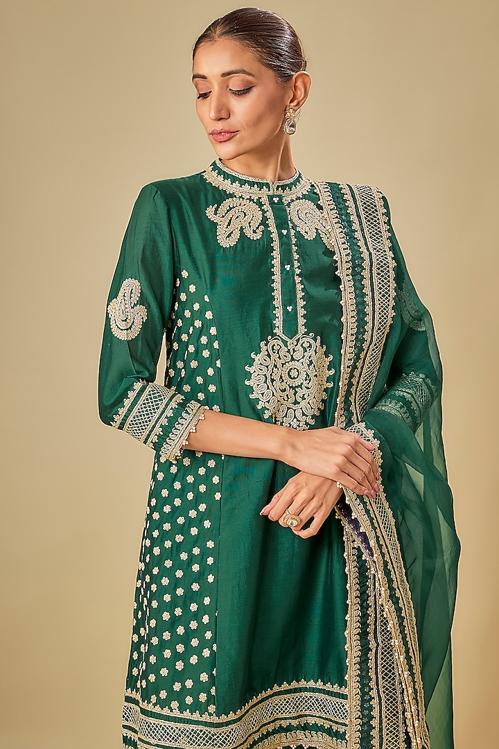 Green Chanderi Silk Kashmiri Tilla Embroidered Kurta Set by Sheetal Batra at Pernia's Pop Up Shop