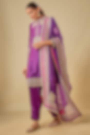 Purple Chanderi Silk Kashmiri Tilla Embroidered Kurta Set by Sheetal Batra at Pernia's Pop Up Shop
