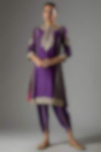 Purple Chanderi Silk Kashmiri Tilla Embroidered Kurta Set by Sheetal Batra at Pernia's Pop Up Shop