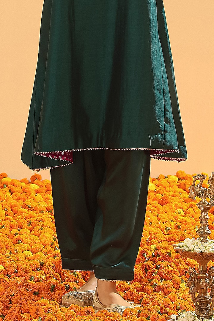 Emerald Green Pure Silk Chanderi Embroidered Kurta Set by Sheetal Batra at Pernia's Pop Up Shop