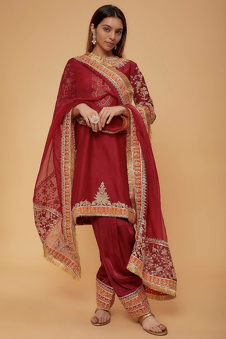 Red Silk Chanderi & Bemberg Satin Embroidered Kurta Set by Sheetal Batra
