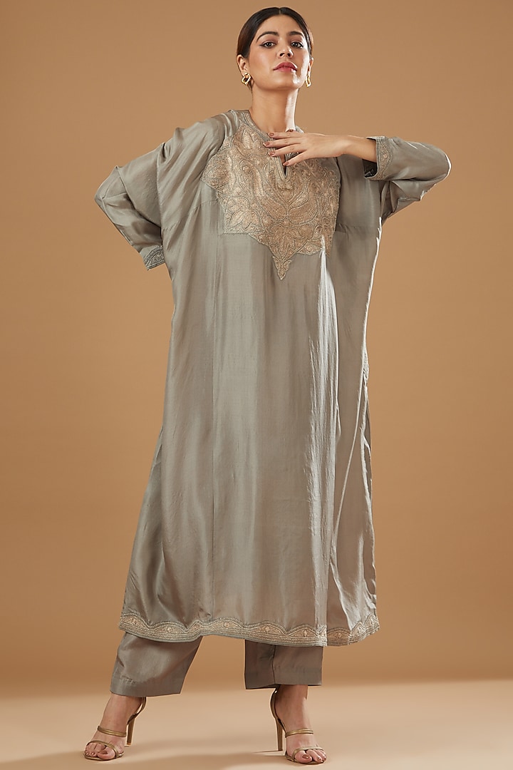 Carnation Grey Chanderi Silk Banarasi Embroidered Kurta Set by Sheetal Batra at Pernia's Pop Up Shop