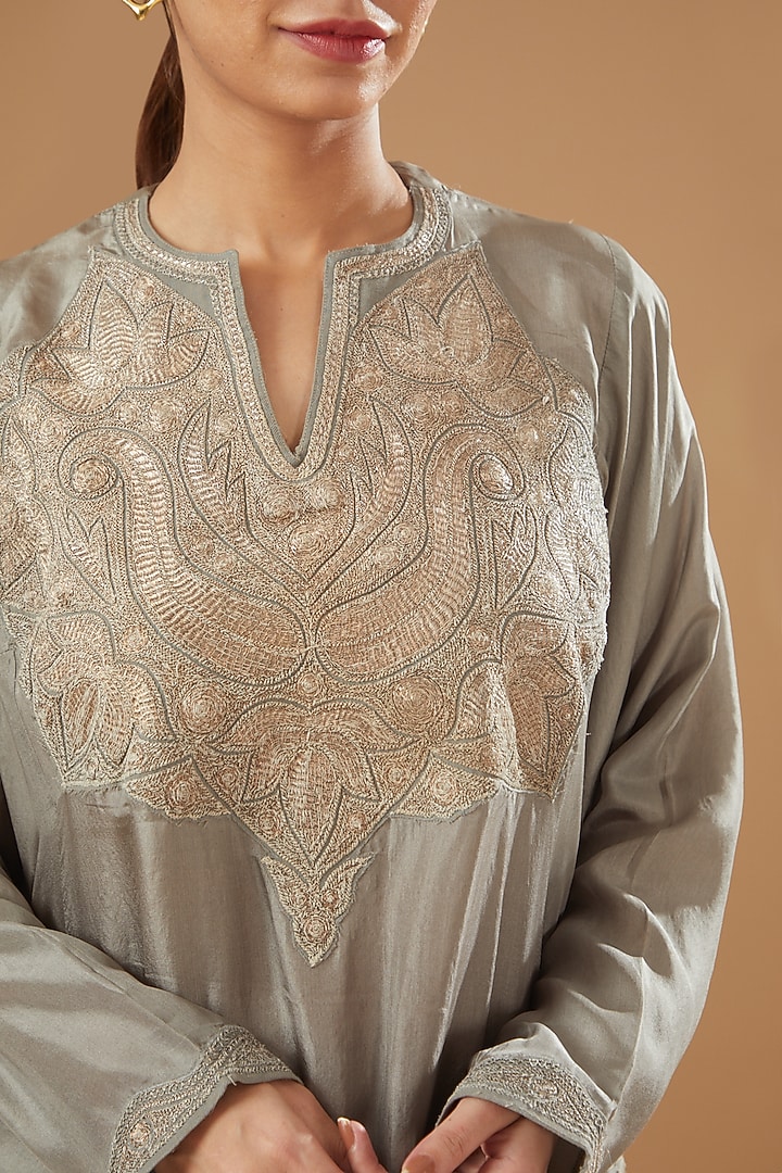 Carnation Grey Chanderi Silk Banarasi Embroidered Kurta Set by Sheetal Batra at Pernia's Pop Up Shop