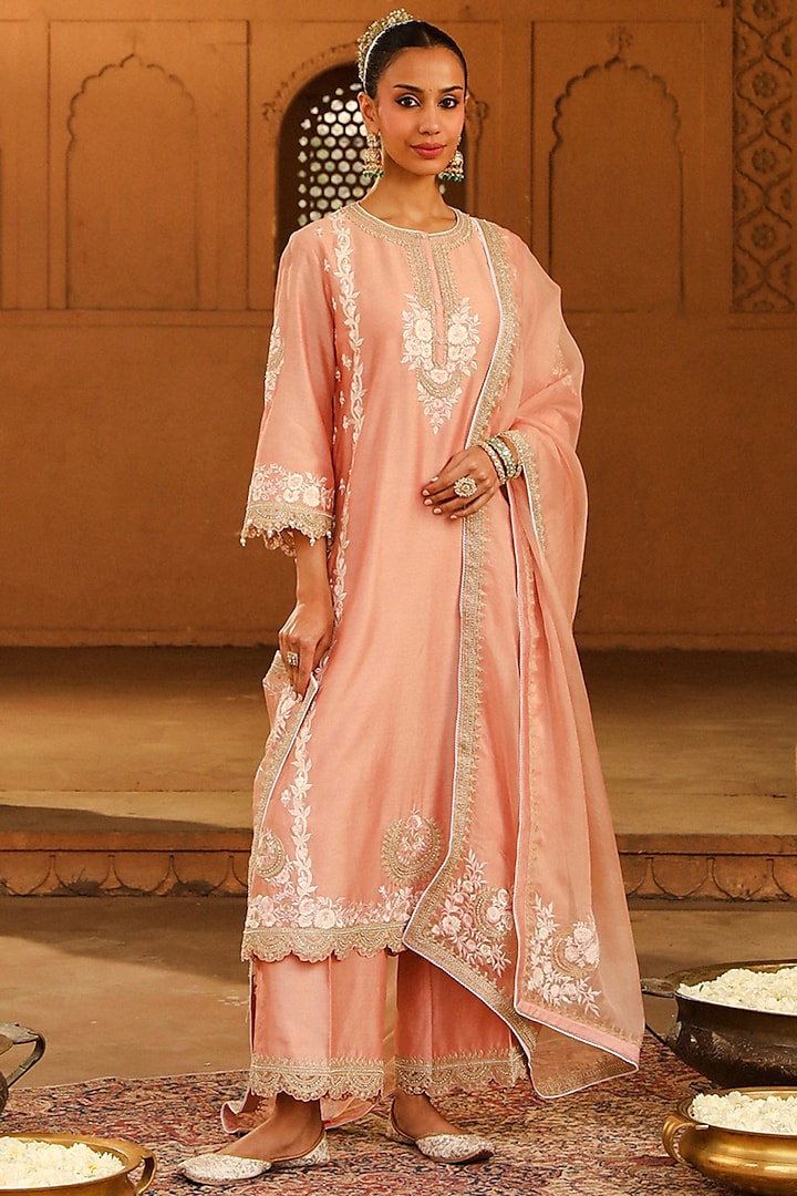 Off-Rose Silk Chanderi Kashmiri Tilla Embroidered A-Line Kurta Set by Sheetal Batra at Pernia's Pop Up Shop
