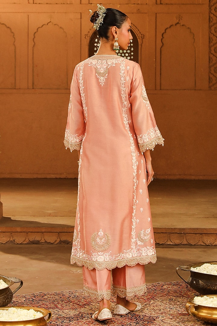 Off-Rose Silk Chanderi Kashmiri Tilla Embroidered A-Line Kurta Set by Sheetal Batra at Pernia's Pop Up Shop