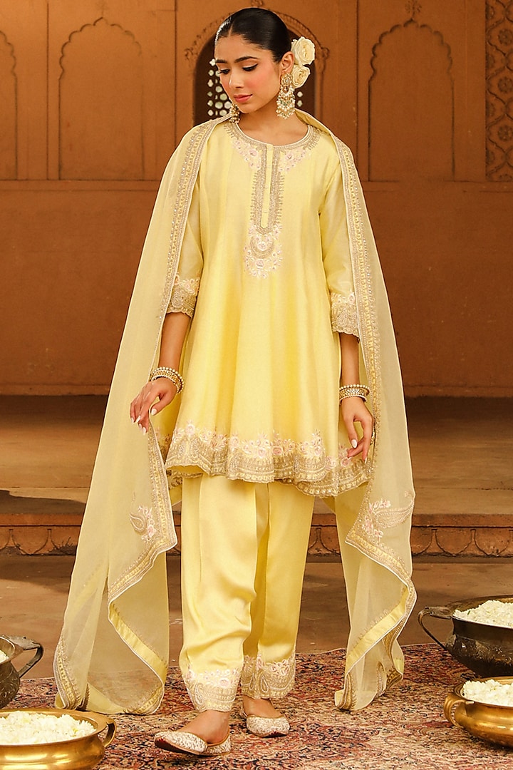 Lemon Yellow Pure Silk Chanderi Kashmiri Tilla Embroidered Short Kalidar Kurta Set by Sheetal Batra at Pernia's Pop Up Shop