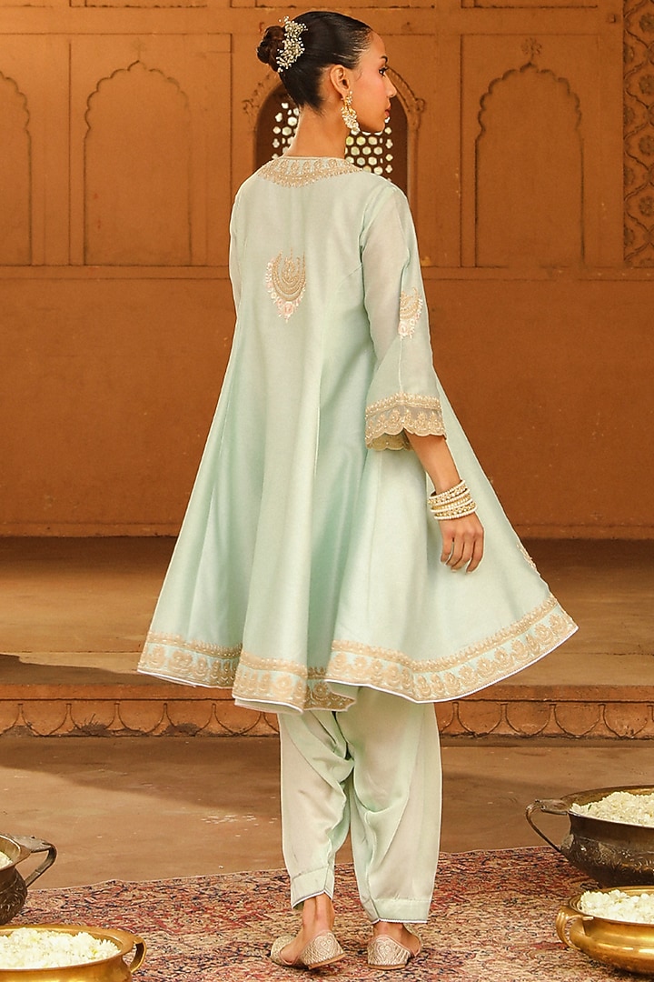 Misty Green Pure Silk Chanderi Kashmiri Tilla Embroidered Short Kalidar Kurta Set by Sheetal Batra at Pernia's Pop Up Shop