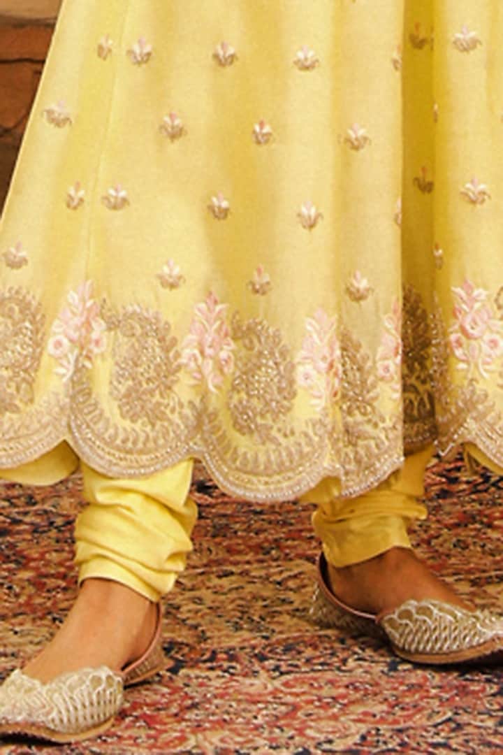 Lemon Yellow Pure Silk Chanderi Kashmiri Tilla Embroidered Kalidar Wedding Anarkali Set by Sheetal Batra at Pernia's Pop Up Shop