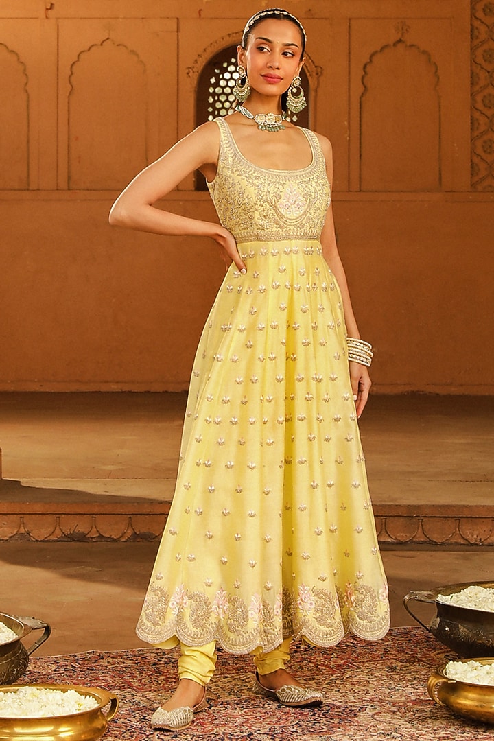 Lemon Yellow Pure Silk Chanderi Kashmiri Tilla Embroidered Kalidar Wedding Anarkali Set by Sheetal Batra at Pernia's Pop Up Shop