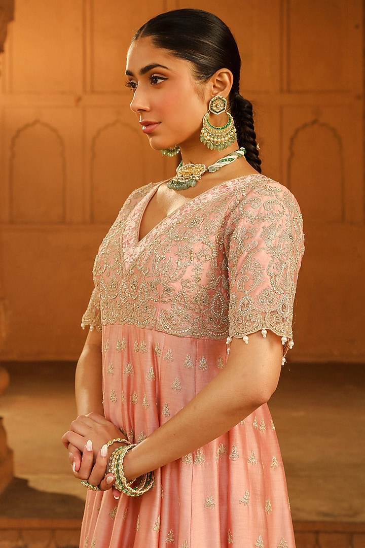 Off-Rose Pure Silk Chanderi Kashmiri Tilla Embroidered Kalidar Wedding Anarkali Set by Sheetal Batra at Pernia's Pop Up Shop
