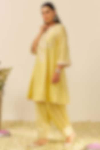Lemon Yellow Pure Silk Chanderi Parsi Gara Embroidered Kurta Set by Sheetal Batra at Pernia's Pop Up Shop