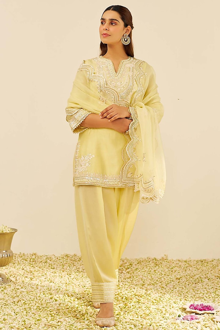 Lemon Yellow Silk Chanderi Parsi Gara Embroidered A-Line Kurta Set by Sheetal Batra at Pernia's Pop Up Shop