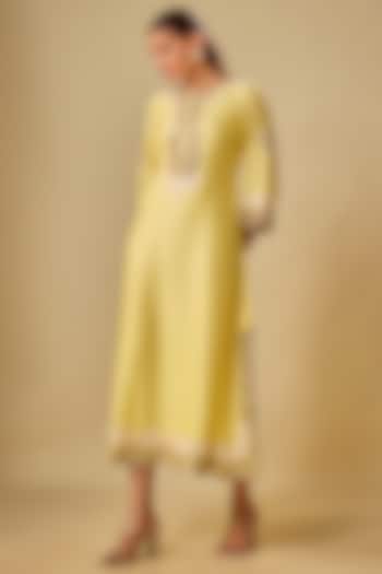 Yellow Chanderi Silk Kashmiri Tilla Embroidered Kurta by Sheetal Batra at Pernia's Pop Up Shop