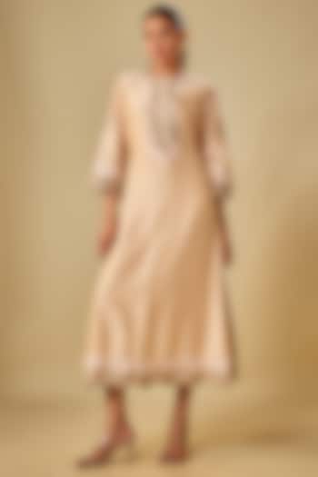 Beige Chanderi Silk Kashmiri Tilla Embroidered Kurta by Sheetal Batra at Pernia's Pop Up Shop