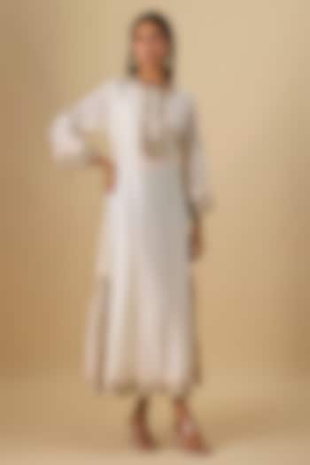 Ivory Chanderi Silk Parsi Gara Embroidered Kurta by Sheetal Batra at Pernia's Pop Up Shop