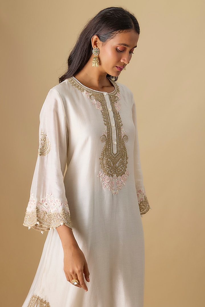 Ivory Chanderi Silk Parsi Gara Embroidered Kurta by Sheetal Batra at Pernia's Pop Up Shop