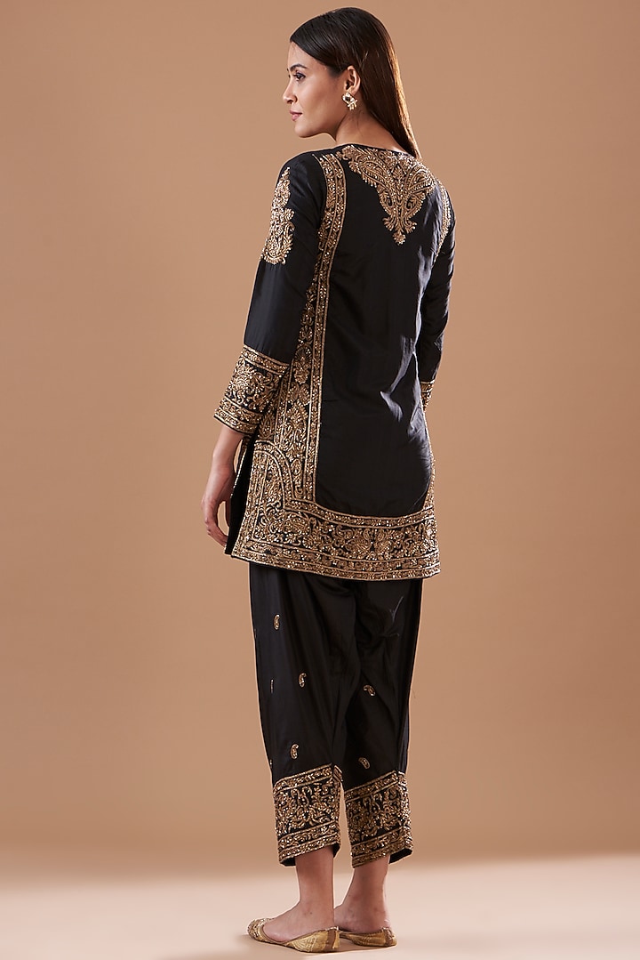 Black Pure Silk Embroidered A-Line Kurta Set by Sheetal Batra at Pernia's Pop Up Shop
