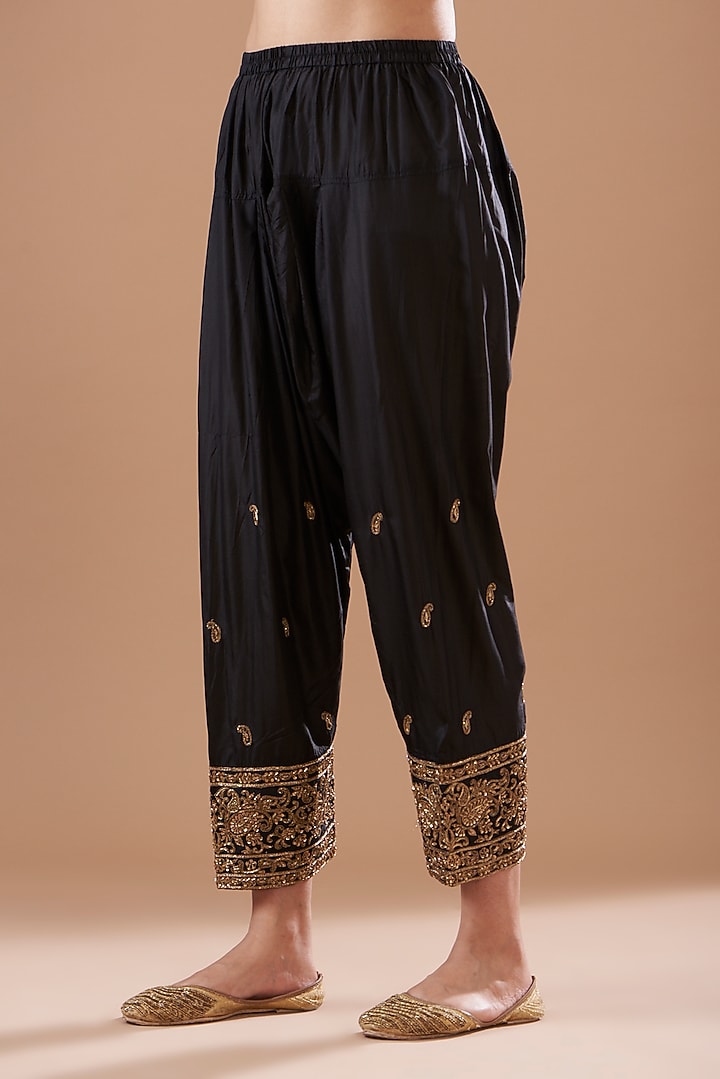 Black Pure Silk Embroidered A-Line Kurta Set by Sheetal Batra at Pernia's Pop Up Shop