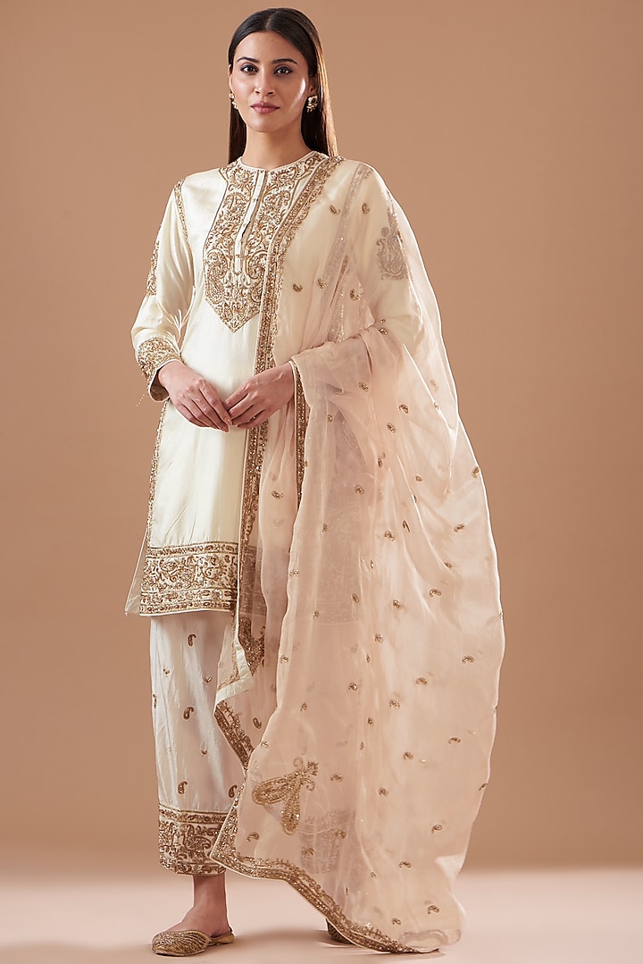 White Pure Silk Embroidered A-Line Kurta Set by Sheetal Batra at Pernia's Pop Up Shop