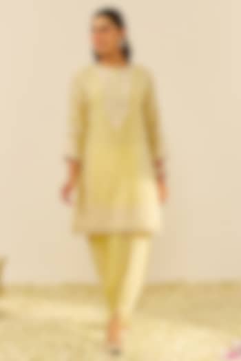 Lemon Yellow Chanderi Silk Parsi Gara Embroidered Short Kurta Set by Sheetal Batra at Pernia's Pop Up Shop