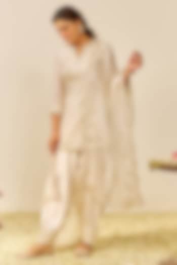 Daisy Ivory Chanderi Silk Parsi Gara Embroidered Short A-Line Kurta Set by Sheetal Batra at Pernia's Pop Up Shop