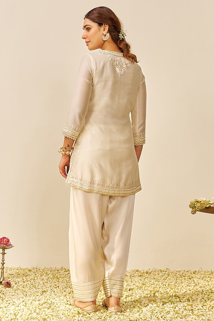 Daisy Ivory Chanderi Silk Parsi Gara Embroidered Short A-Line Kurta Set by Sheetal Batra at Pernia's Pop Up Shop