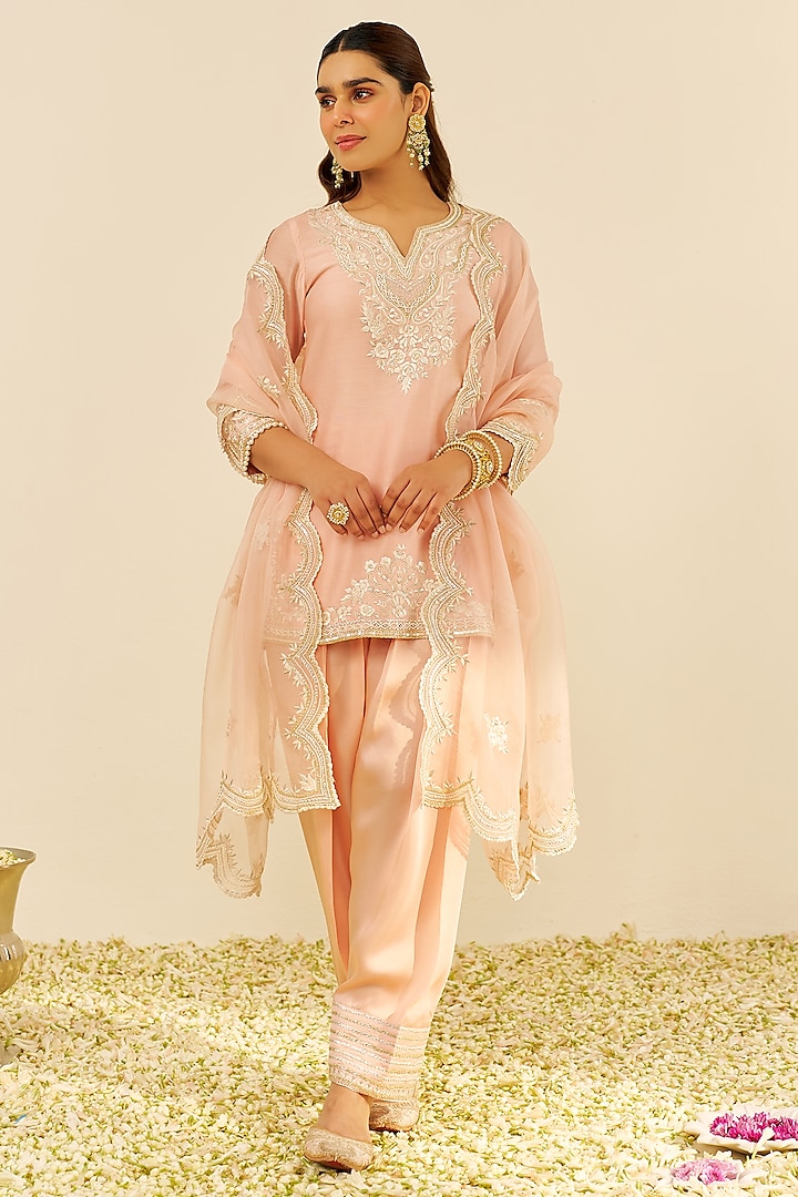 Off-Rose Chanderi Silk Parsi Gara Embroidered A-Line Short Kurta Set by Sheetal Batra at Pernia's Pop Up Shop