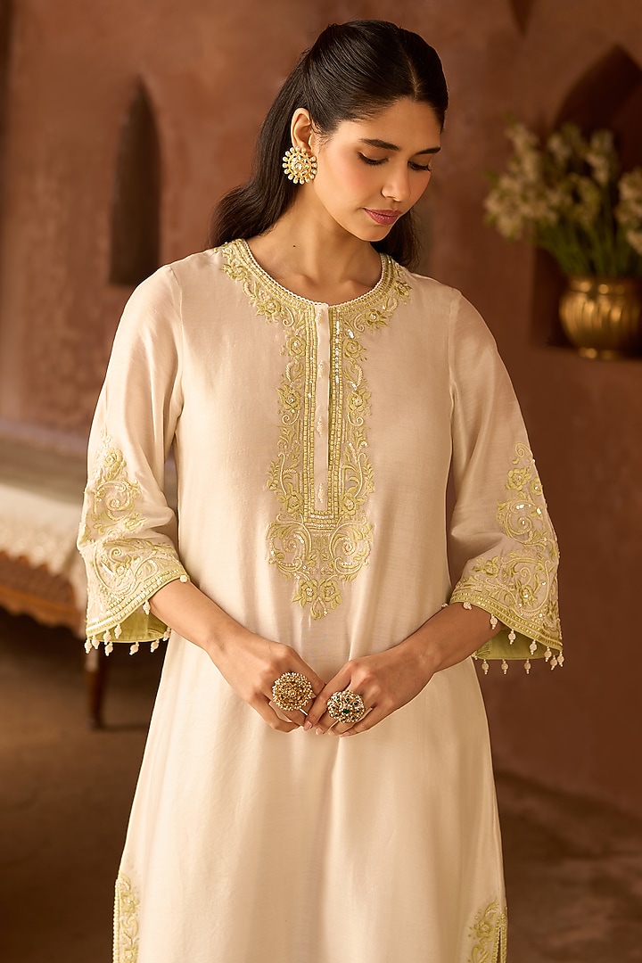 Daisy Ivory Silk Chanderi Pasri Ghara Embroidered A-Line Kurta Set by Sheetal Batra at Pernia's Pop Up Shop