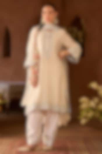 Daisy Ivory Silk Chanderi Pasri Ghara Embroidered A-Line Kurta Set by Sheetal Batra at Pernia's Pop Up Shop