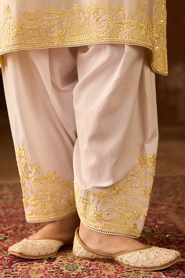 Daisy Ivory Silk Chanderi Pasri Ghara Embroidered A-Line Kurta Set by Sheetal Batra at Pernia's Pop Up Shop