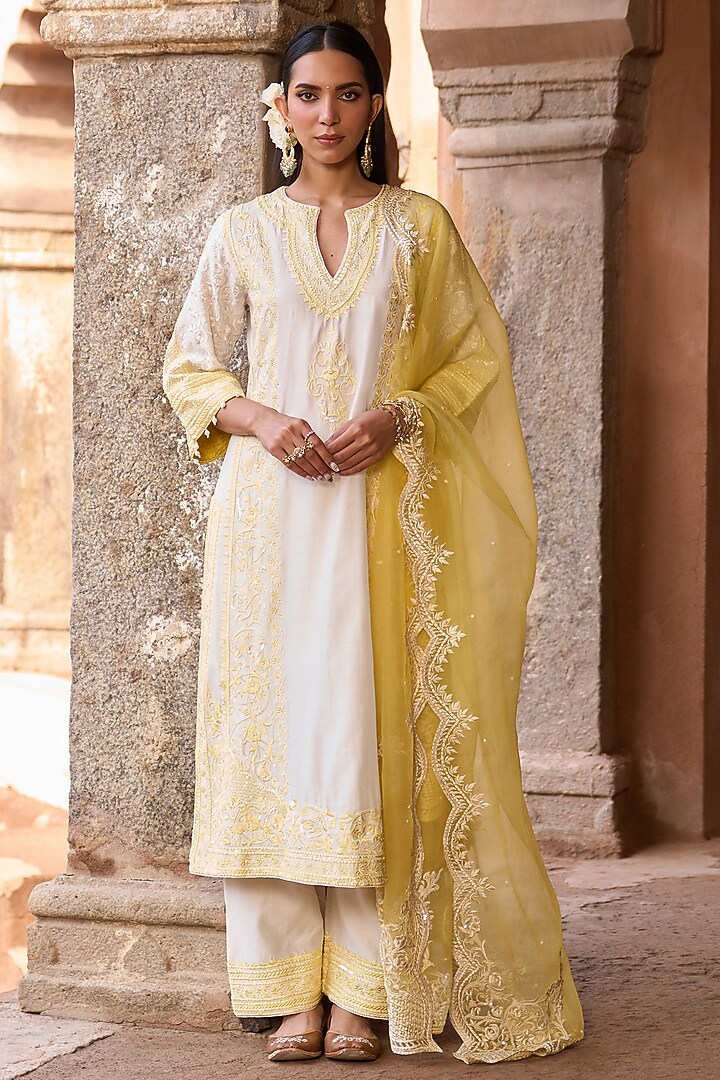 Daisy Ivory Silk Chanderi Sequins Embroidered Kurta Set by Sheetal Batra at Pernia's Pop Up Shop