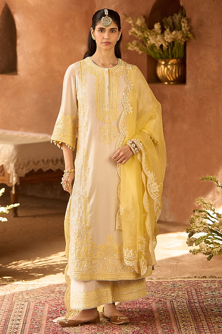 Daisy Ivory Silk Chanderi Sequins Embroidered Kurta Set by Sheetal Batra at Pernia's Pop Up Shop