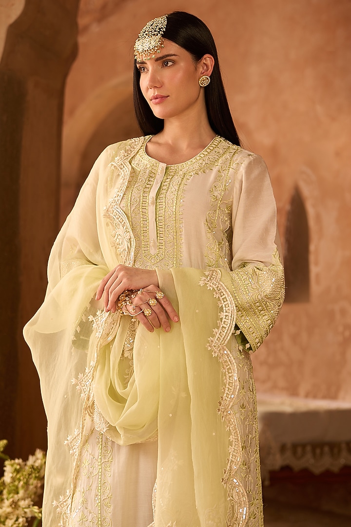 Daisy Ivory Silk Chanderi Sequins Embroidered Kurta Set by Sheetal Batra at Pernia's Pop Up Shop