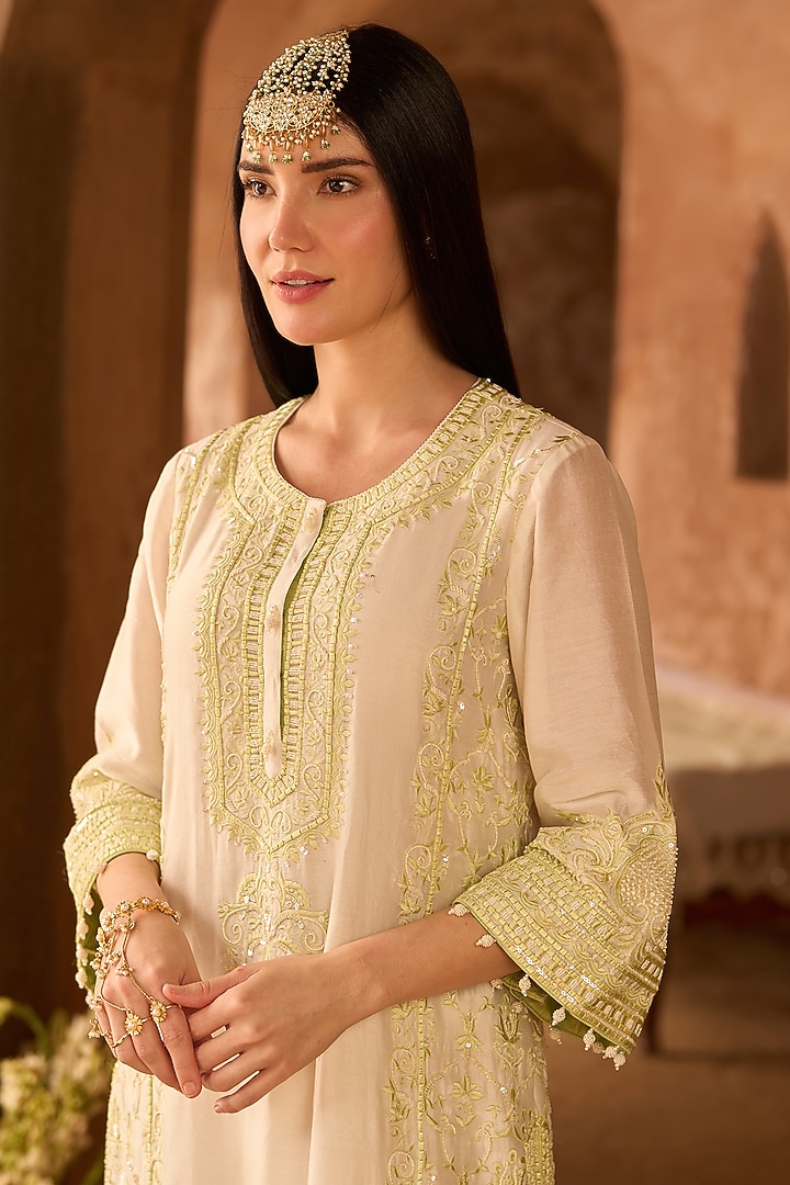Daisy Ivory Silk Chanderi Sequins Embroidered Kurta Set by Sheetal Batra at Pernia's Pop Up Shop