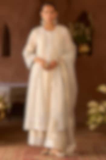 Daisy Ivory Silk Chanderi Sequins Embroidered Kurta Set by Sheetal Batra at Pernia's Pop Up Shop