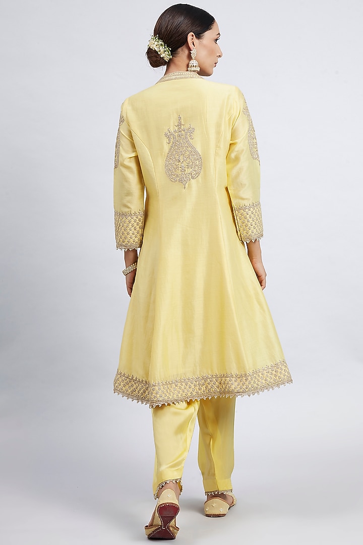 Daffodil Yellow Embroidered Kurta Set by Sheetal Batra at Pernia's Pop Up Shop