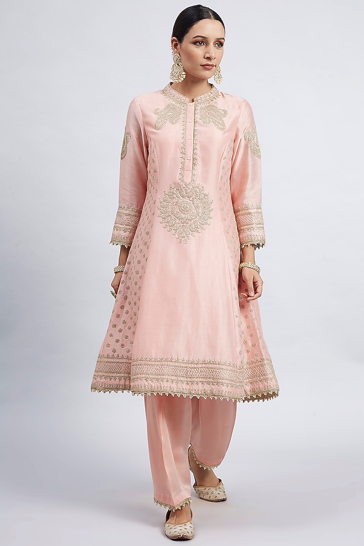 Carnation Pink Tilla Embroidered Kurta Set by Sheetal Batra at Pernia's Pop Up Shop