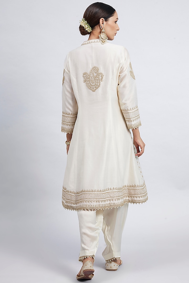 Daisy Ivory Tilla Embroidered Kurta Set by Sheetal Batra at Pernia's Pop Up Shop
