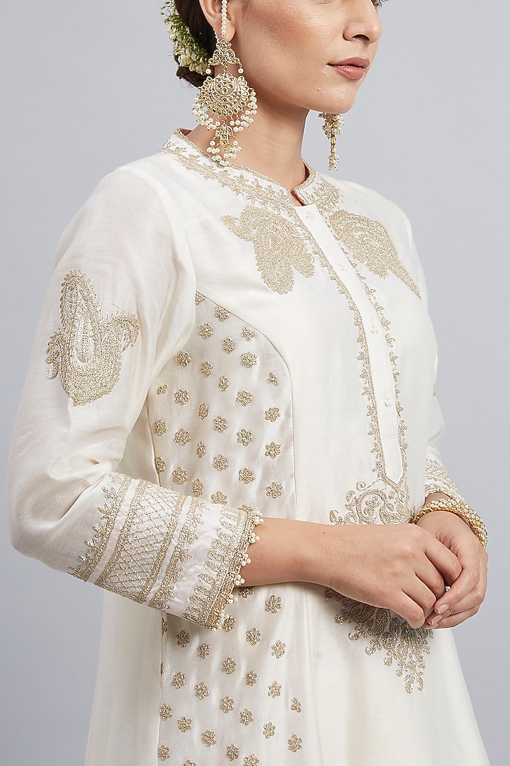 Daisy Ivory Tilla Embroidered Kurta Set by Sheetal Batra at Pernia's Pop Up Shop