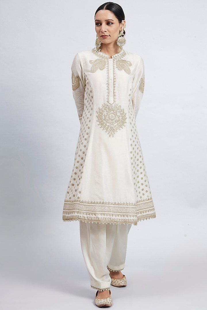 Daisy Ivory Tilla Embroidered Kurta Set by Sheetal Batra at Pernia's Pop Up Shop