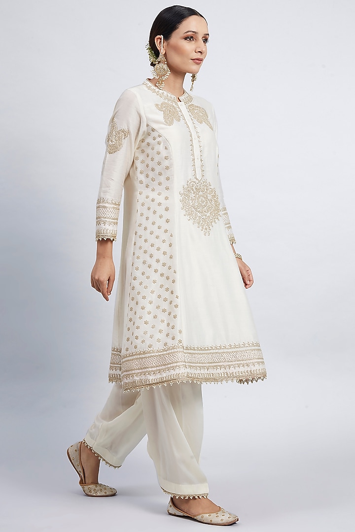 Daisy Ivory Tilla Embroidered Kurta Set by Sheetal Batra at Pernia's Pop Up Shop