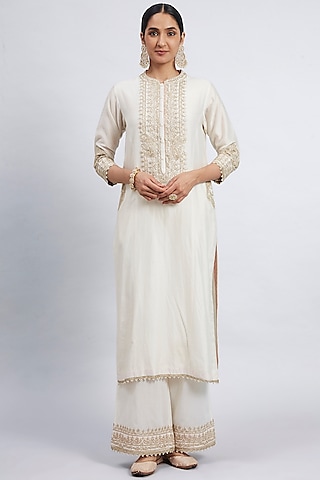 Daisy Ivory Embroidered Kurta Set With Side Pockets by Sheetal Batra