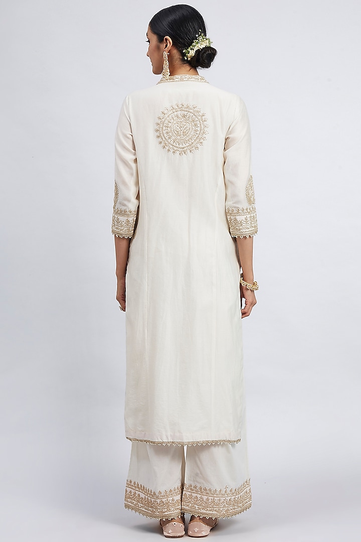 Daisy Ivory Embroidered Kurta Set With Side Pockets by Sheetal Batra at Pernia's Pop Up Shop