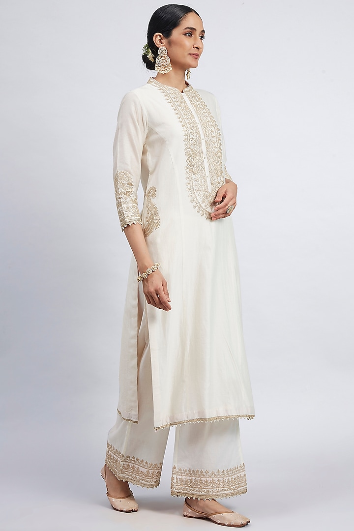 Daisy Ivory Embroidered Kurta Set With Side Pockets by Sheetal Batra at Pernia's Pop Up Shop