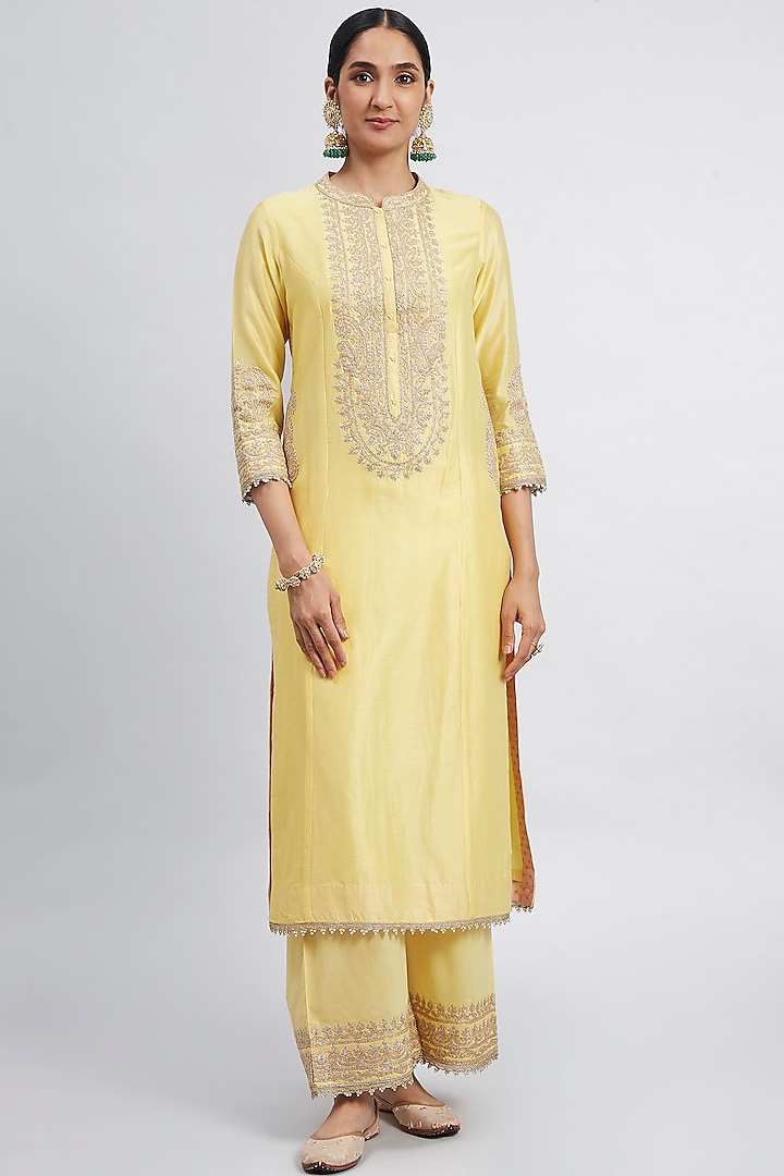 Daffodil Yellow Embroidered Kurta Set With Side Pockets by Sheetal Batra