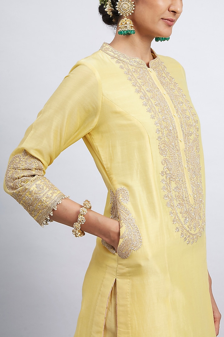 Daffodil Yellow Embroidered Kurta Set With Side Pockets by Sheetal Batra at Pernia's Pop Up Shop
