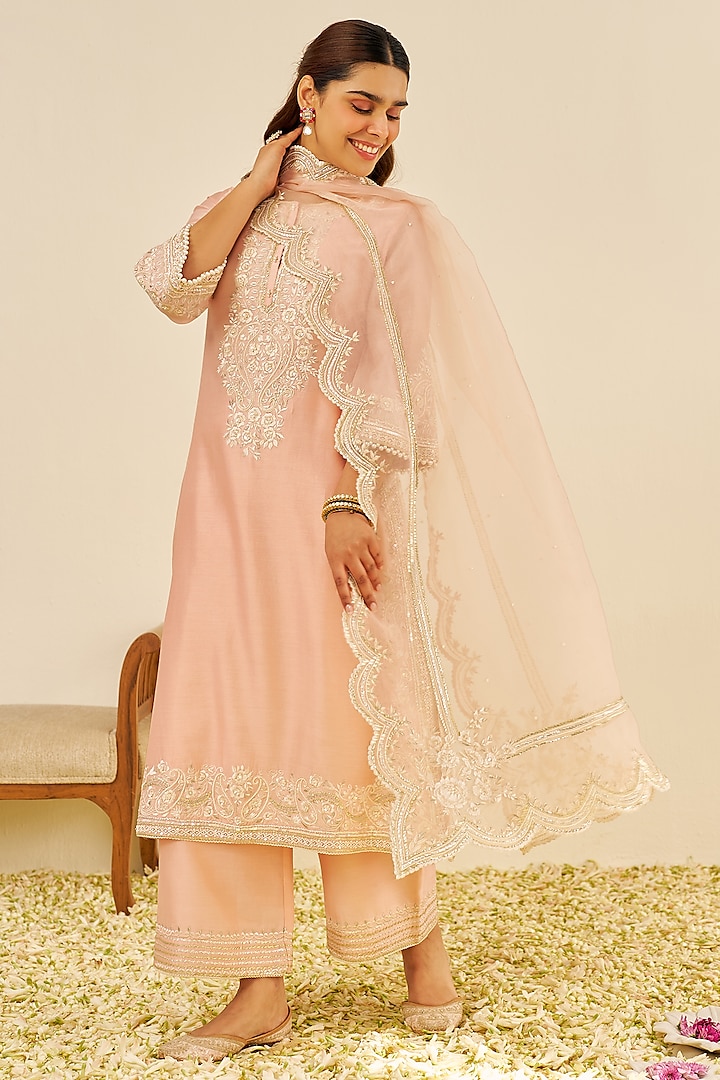 Off-Rose Chanderi Silk Parsi Gara Embroidered A-Line Kurta Set by Sheetal Batra at Pernia's Pop Up Shop
